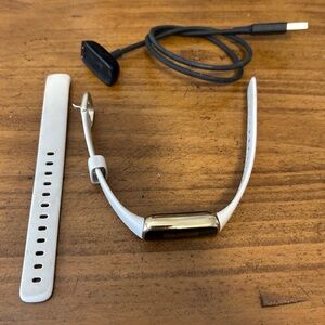 Fitbit Luxe Fitness Wellness Tracker